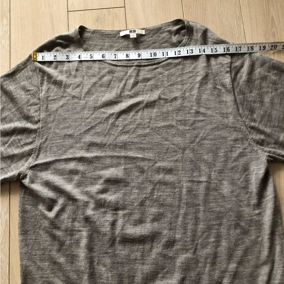Uniqlo 100% Wool Light Sweater in Grey Size M - Picture 2 of 9